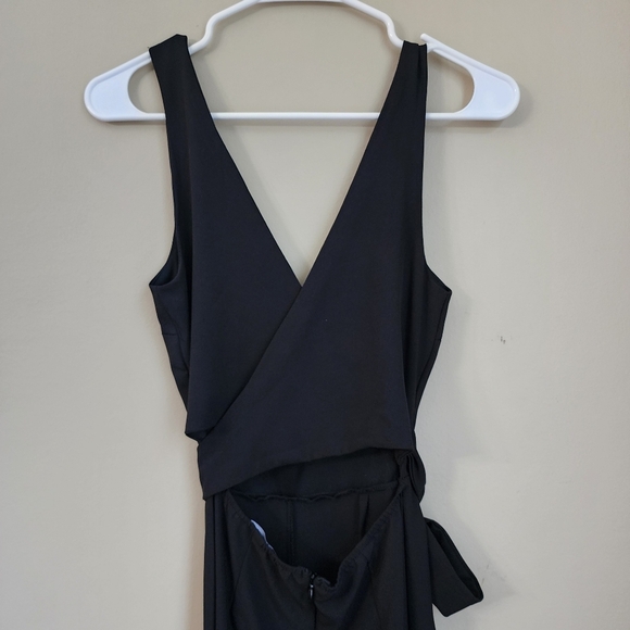 Lulus Black Sleeveless Jumpsuit Tie Around Waist V Neck Size S Wide Leg - Picture 2 of 8